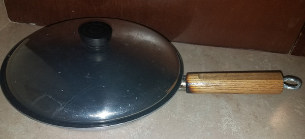 10" Wear-ever Skillet w/ Lid (Lid is not Original) #54221-1330