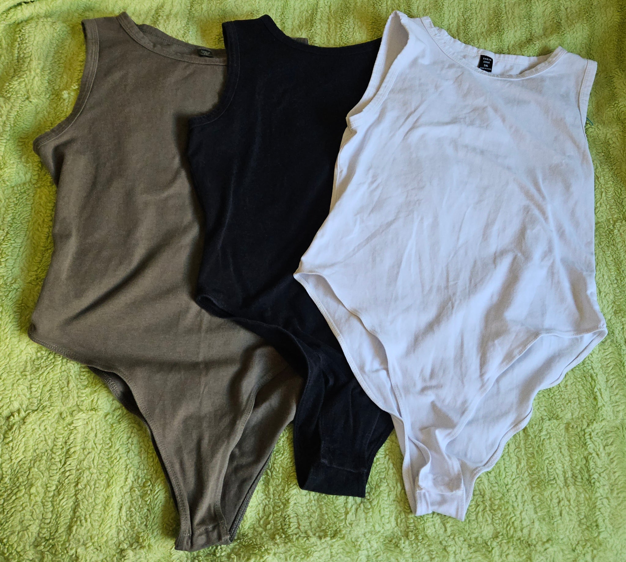 Set of 3 SHEIN CURVE 1X Black, Green & White Bodysuit