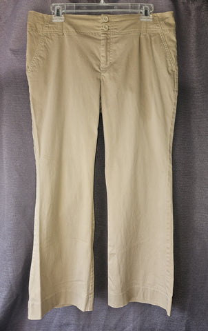 Size 10 OLD NAVY Stretch Low Waist Tan Capri Pants