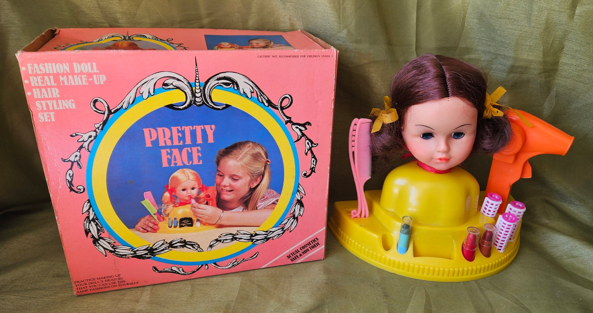 PRETTY FACE Vintage Fashion Doll Real Make-up Syling Set