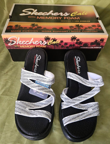 Brand New Size 8 SKECHERS CALI Memory Foam White & Silver Sandals