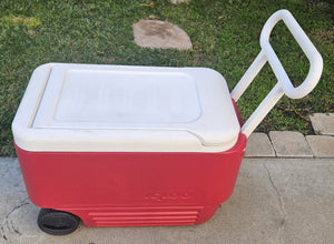 38 Quart Red & White Rolling IGLOO Cooler w/ Pull Handle