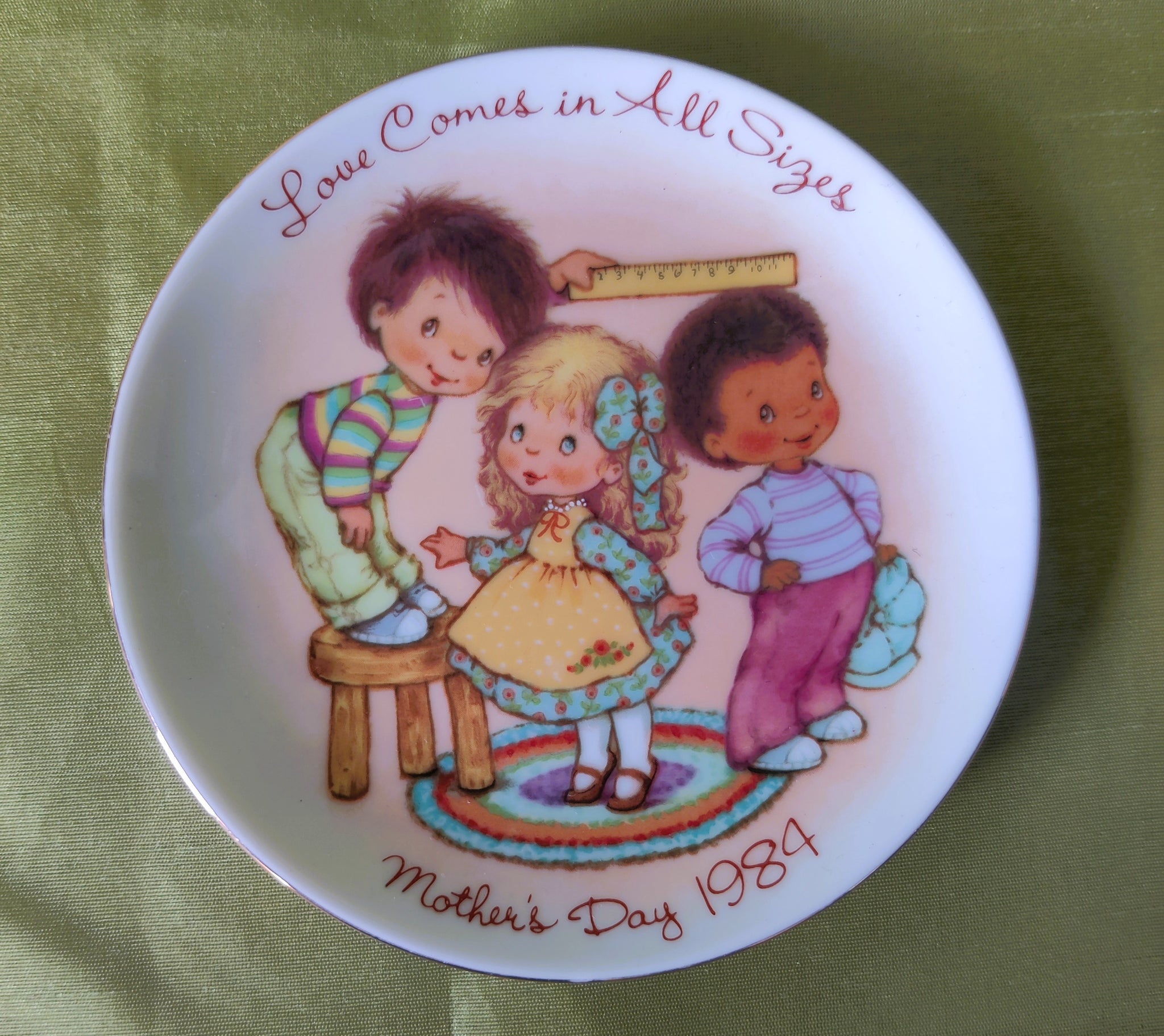 5" Vintage Avon Mother's Day Collectible Plate Love Comes In All Sizes