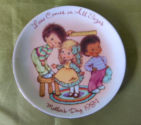5" Vintage Avon Mother's Day Collectible Plate Love Comes In All Sizes