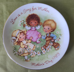 5" Vintage Avon Mother's Day Collectible Plate Love Is A Song