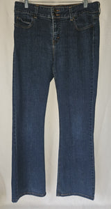 Size 10 / Medium LEVI'S Slender Boot Cut 526 Jeans