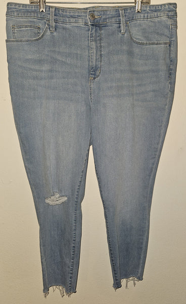 Size 20W AVA & VIV Light Blue Capri Jeans