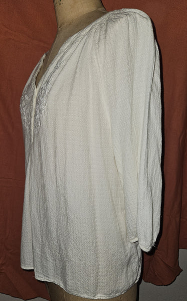 2X ST. JOHNS BAY Cream Blouse w/ Front Embroidery