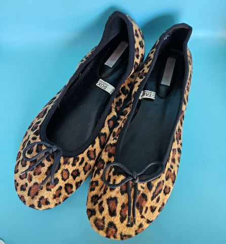 Size 11 XHILARATION Leopard Print Flat Slip-On Shoes