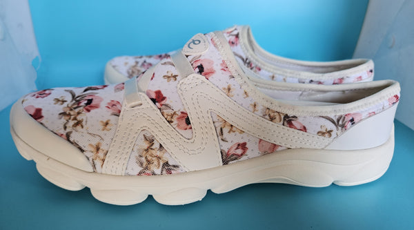 Size 7.5" Brand New EASY SPIRIT White Flat Floral Shoes
