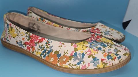 Size 7 AMERICAN EAGLE White Floral Flat Slip-on Shoes