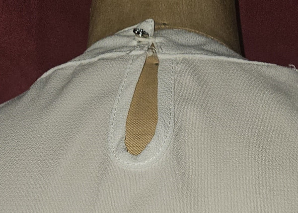 Medium UNBRANDED White Cold Shoulder Sleeveless Blouse