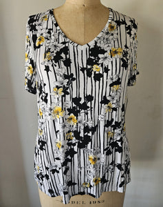 XXL Brand New APT 9 Floral V-Neck Blouse