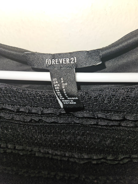 Small FOREVER 21 Black Lace Crop Top