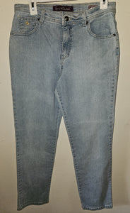 Size 10 GLORIA VANDERBILT Light Blue Jeans