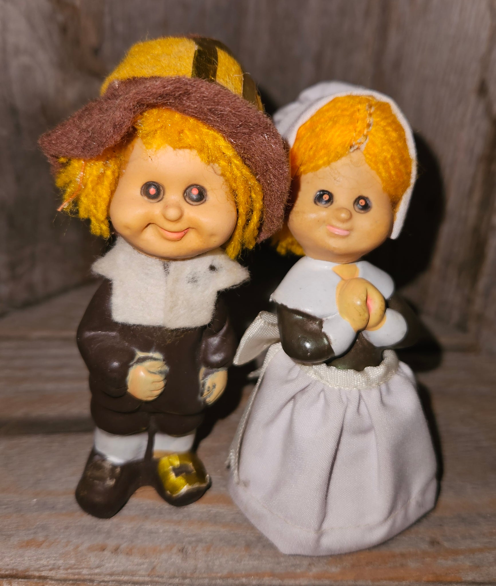 Set of Two 4" Vintage Man & Woman Pilgrim Dolls / Thanksgiving Decor
