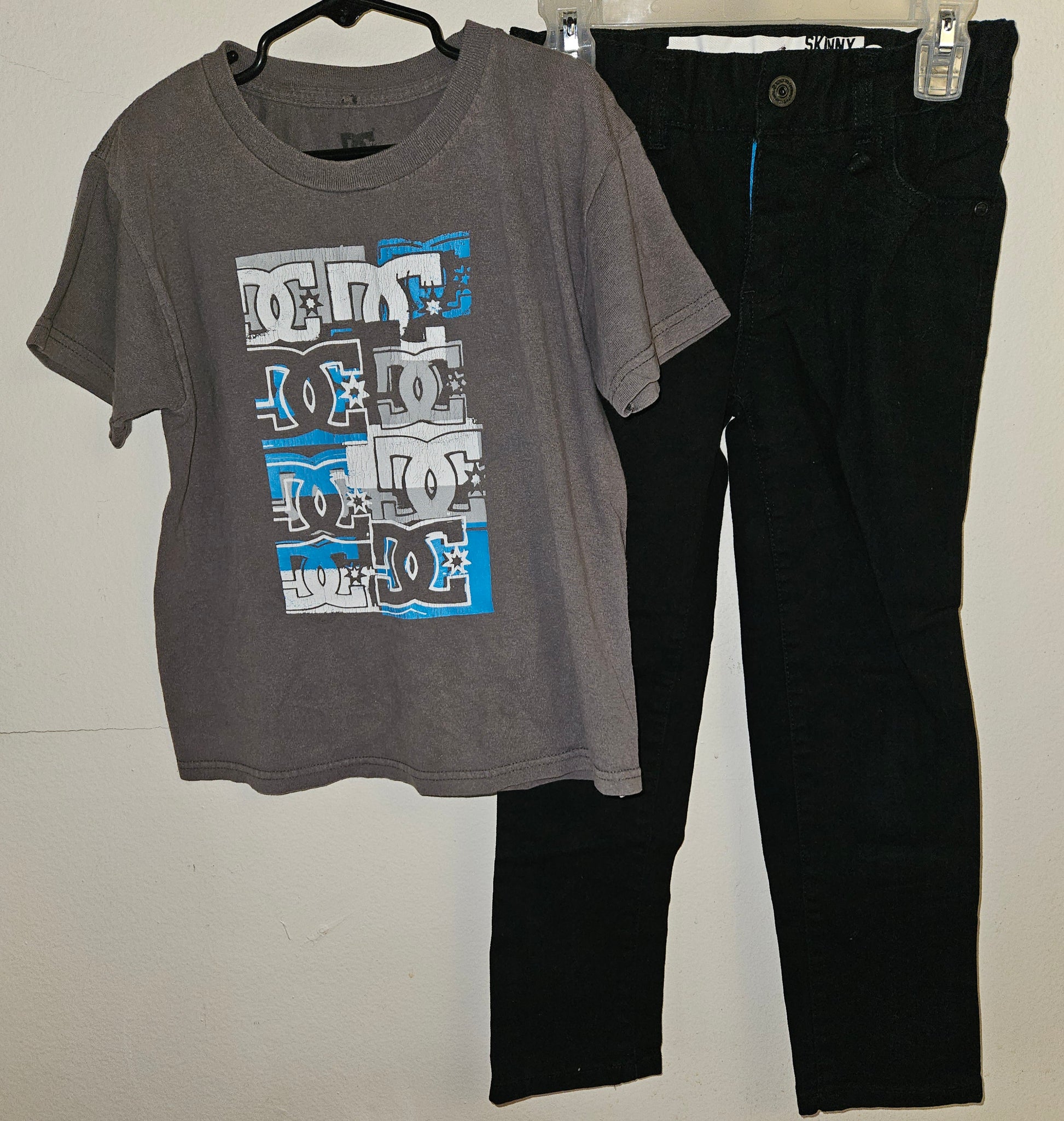 Size 7 / Large 2-Pc DC Gray Shirt & SHAWN WHITE Black Jeans