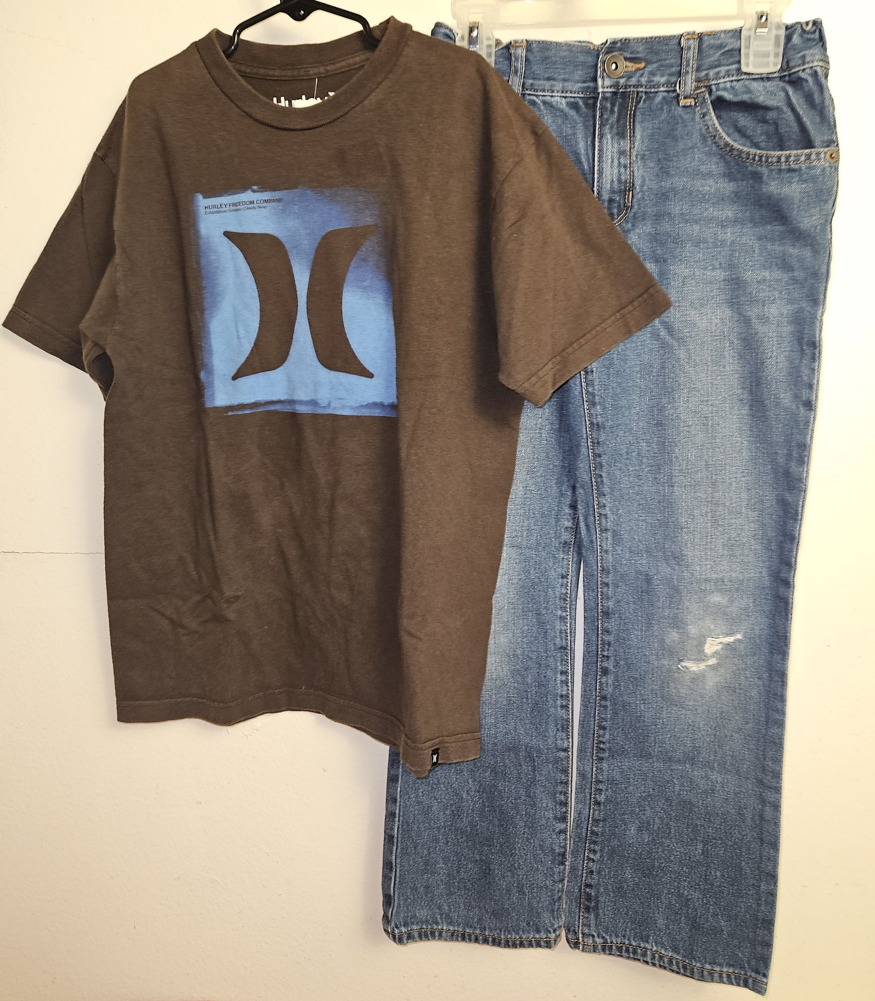 Kids Size 10/Medium Boys 2-Pc HURLEY shirt & Jeans Outfit