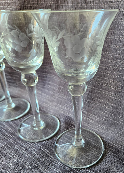 Set of 4 Vintage 4oz Etched Grapevine Dessert Wine / Liqueur Glasses