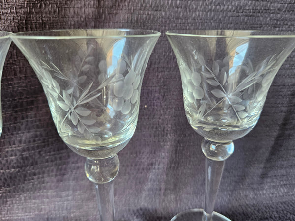 Set of 4 Vintage 4oz Etched Grapevine Dessert Wine / Liqueur Glasses