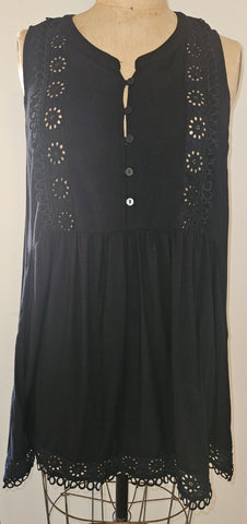 Size 22/24 AVEOLOGY Black Sleeveless Top W/ Lace Accents