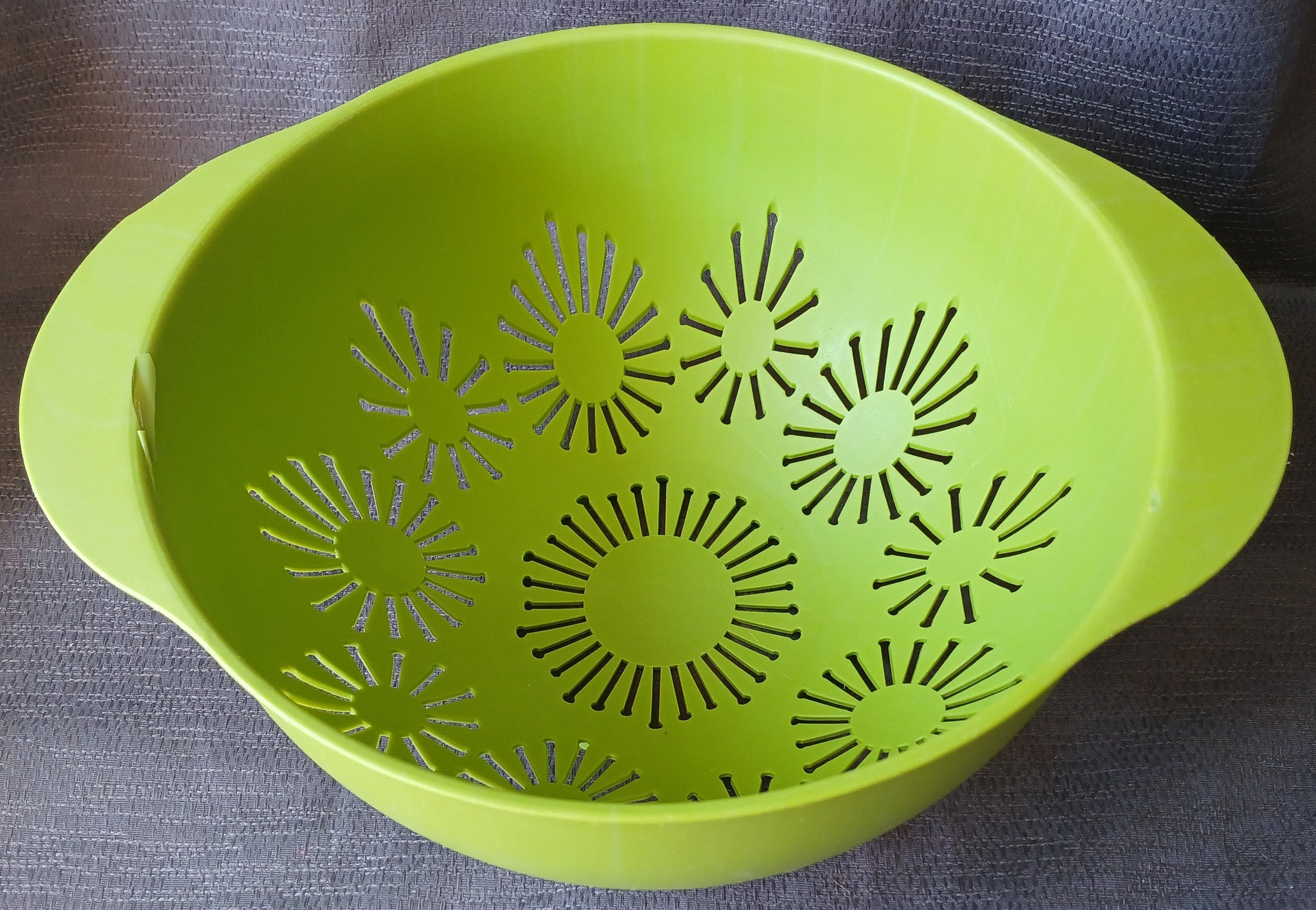 ROOM ESSENTIALS Green Floral Strainer