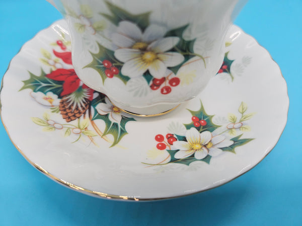 Poinsettia ROYAL ALBERT Bone China English 8 oz Tea Cup & Saucer