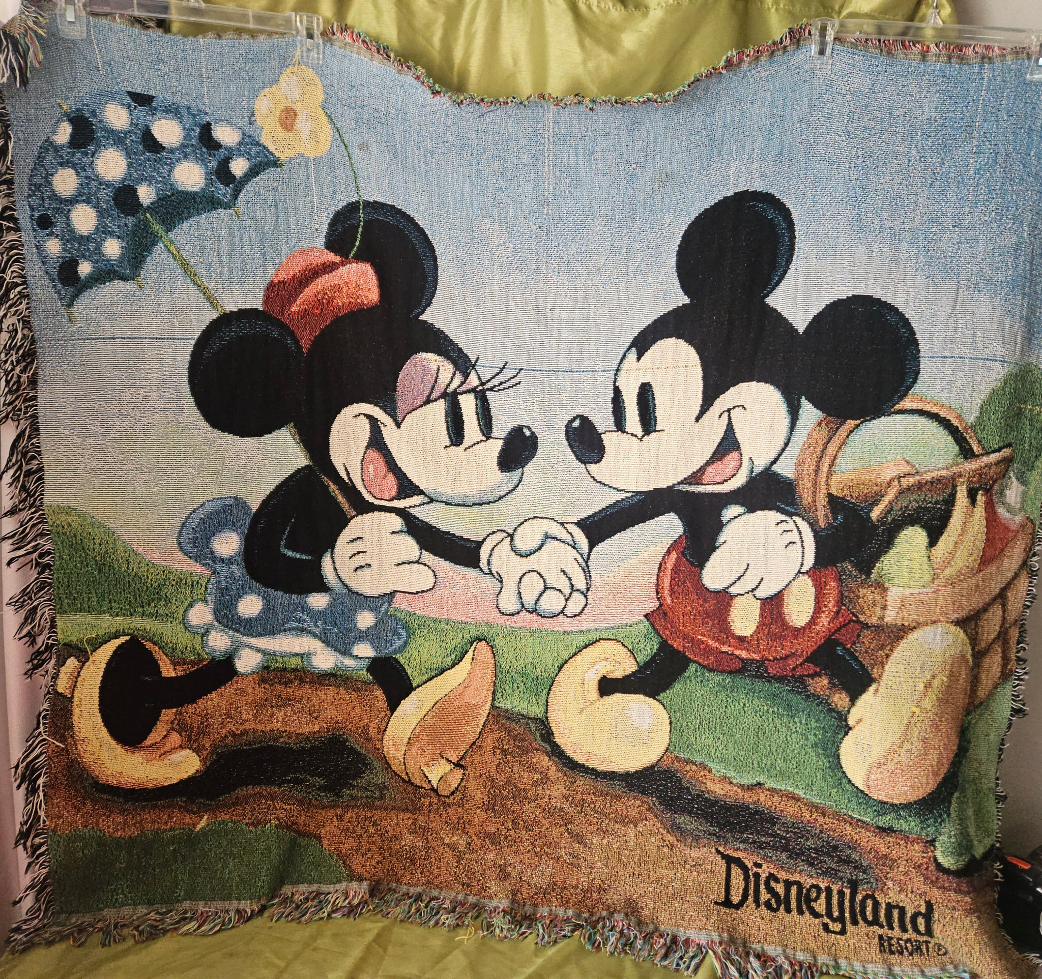 DISNEY RESORT Mickey & Minnie Throw Blanket (Read Details)
