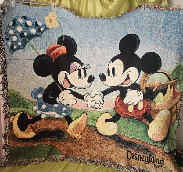 DISNEY RESORT Mickey & Minnie Throw Blanket (Read Details)