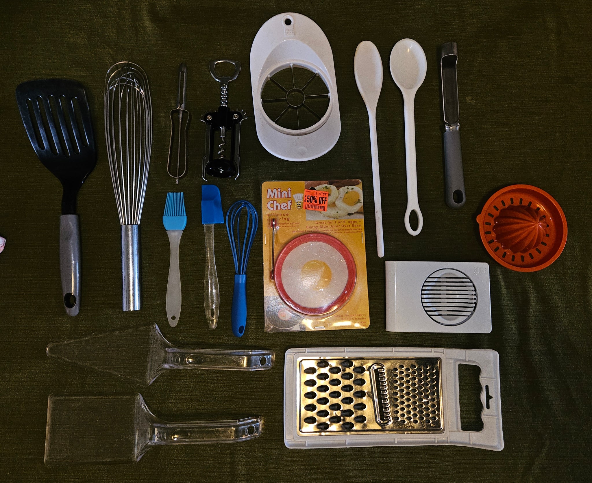 Lot of 17 Miscellaneous Kitchen Accessories