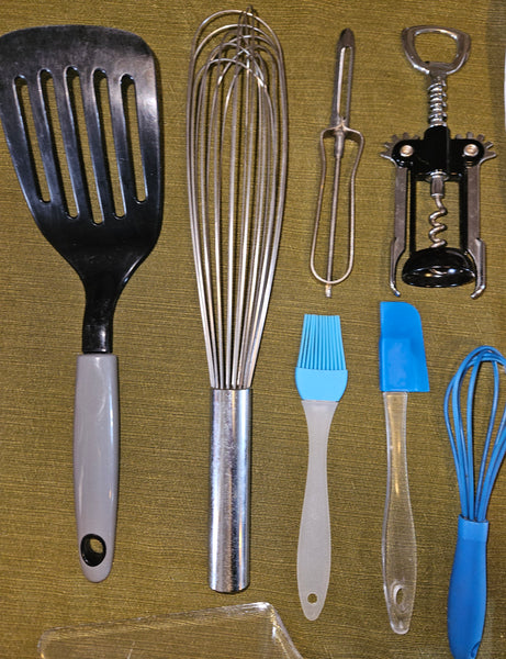 Lot of 17 Miscellaneous Kitchen Accessories
