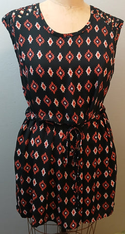 XL XHILARATION Black, Coral & White Geometric Diamond Dress
