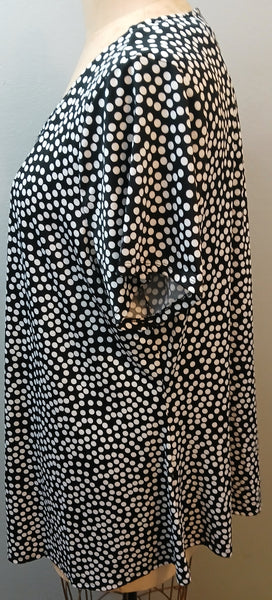 Size 22/24 AVENUE Black & White Polka Dot Blouse
