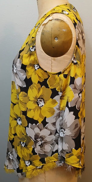 XXL WHO WHAT WEAR Gray, White & Yellow Fringe Bottom Blouse