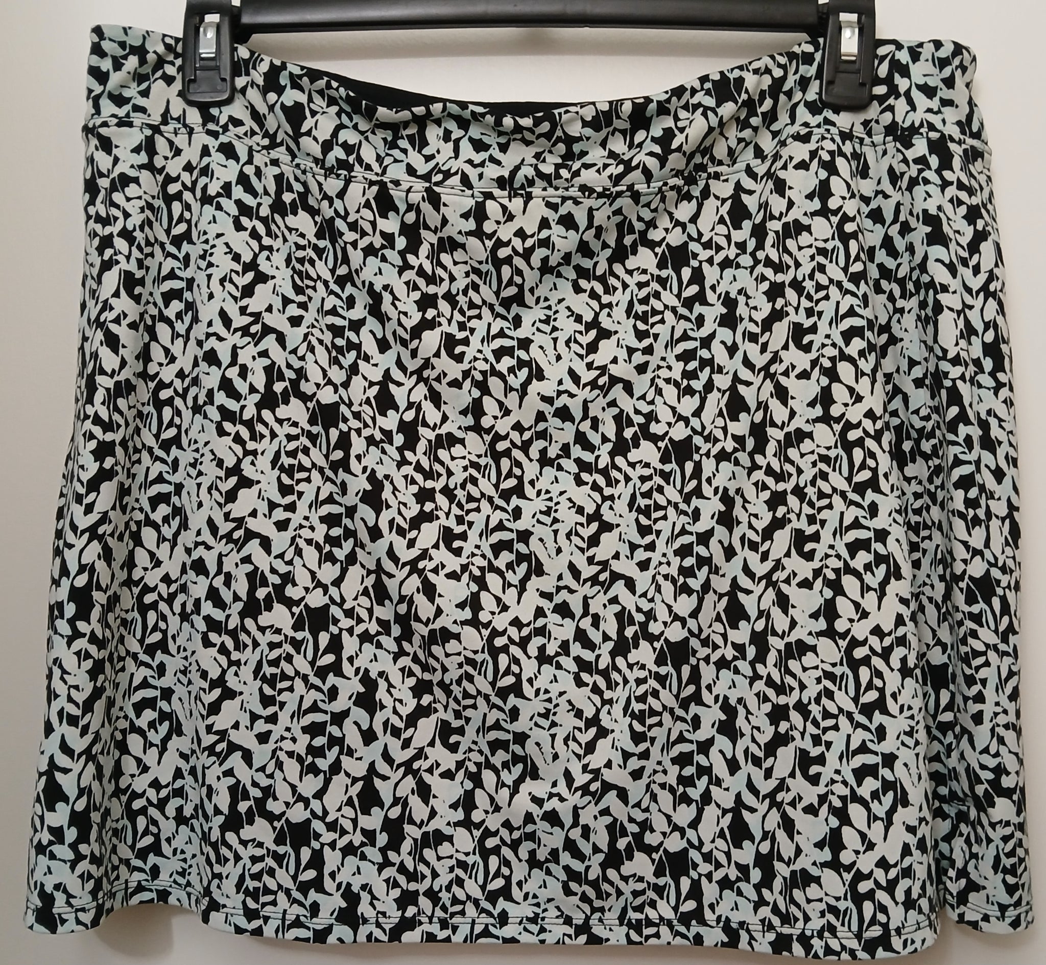 XXL TRANQUILITY Black, Blue & White Leaf Pattern Skorts