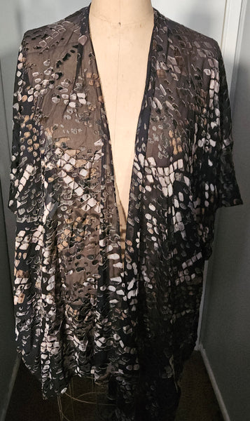 LOVESTITCH One Size Fits Most Black & Tan Geo Pattern Shawl