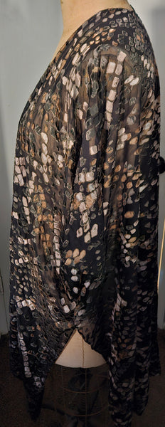 LOVESTITCH One Size Fits Most Black & Tan Geo Pattern Shawl