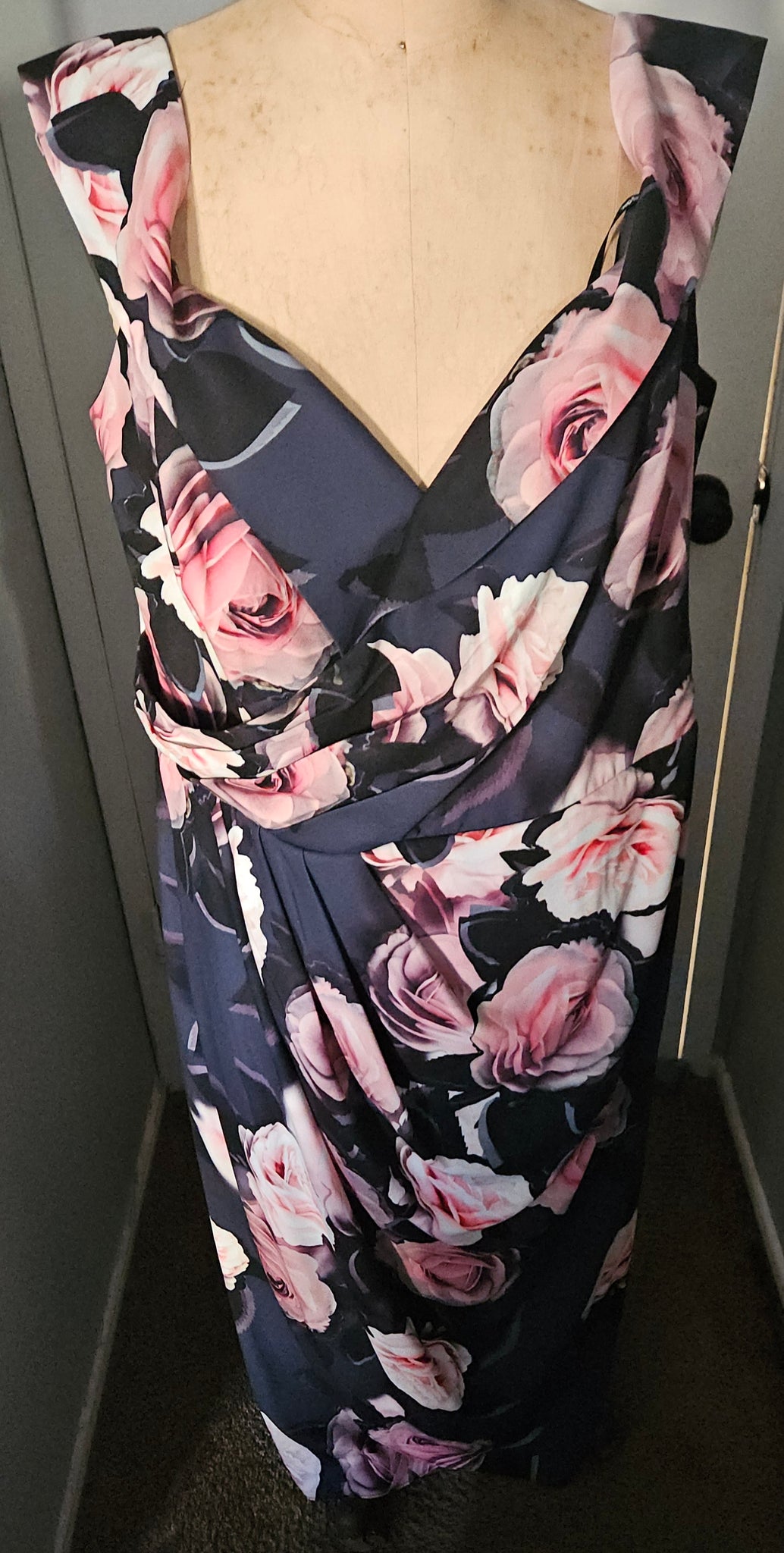 Brand New CITY CHIC Size 22 Black Floral Dress