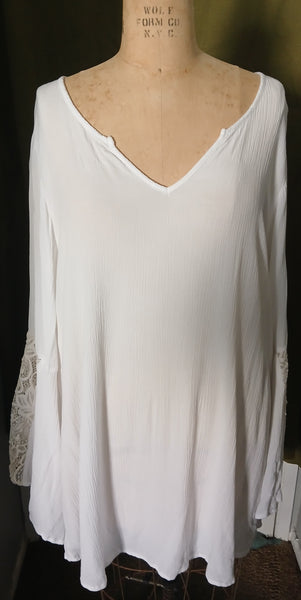 TORRID 4X White Boho Blouse Lace Flare Sleeves V Neck Flowy Top Plus Size