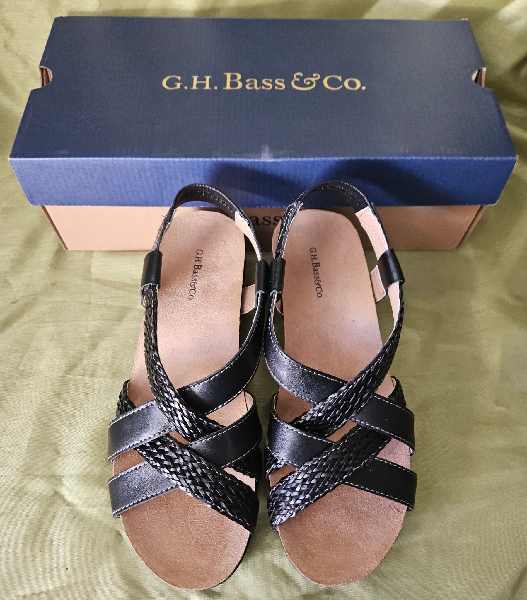 Brand New Size 7 1/2 G.H. BASS & CO Black Remy Sandals