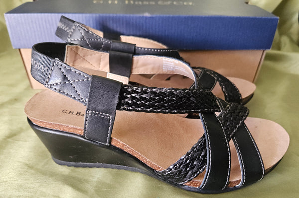 Brand New Size 7 1/2 G.H. BASS & CO Black Remy Sandals