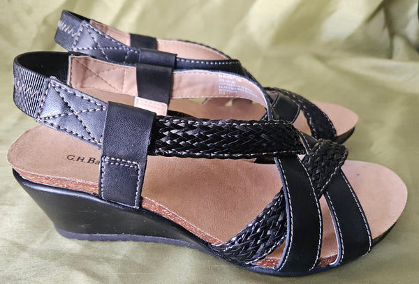 Brand New Size 7 1/2 G.H. BASS & CO Black Remy Sandals