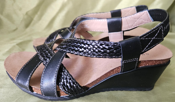 Brand New Size 7 1/2 G.H. BASS & CO Black Remy Sandals