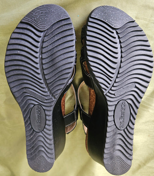 Brand New Size 7 1/2 G.H. BASS & CO Black Remy Sandals