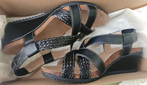 Brand New Size 7 1/2 G.H. BASS & CO Black Remy Sandals