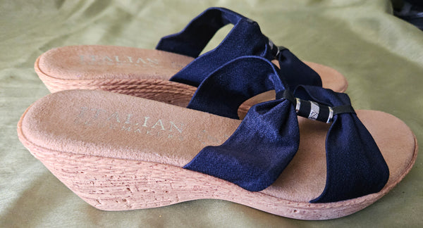 Brand New Size 7 1/2 ITALIAN SHOEMAKER Navy Dutchess Sandals