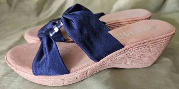 Brand New Size 7 1/2 ITALIAN SHOEMAKER Navy Dutchess Sandals