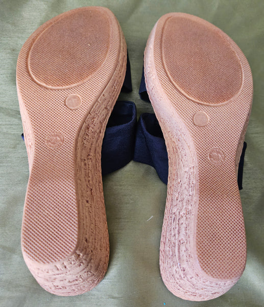 Brand New Size 7 1/2 ITALIAN SHOEMAKER Navy Dutchess Sandals