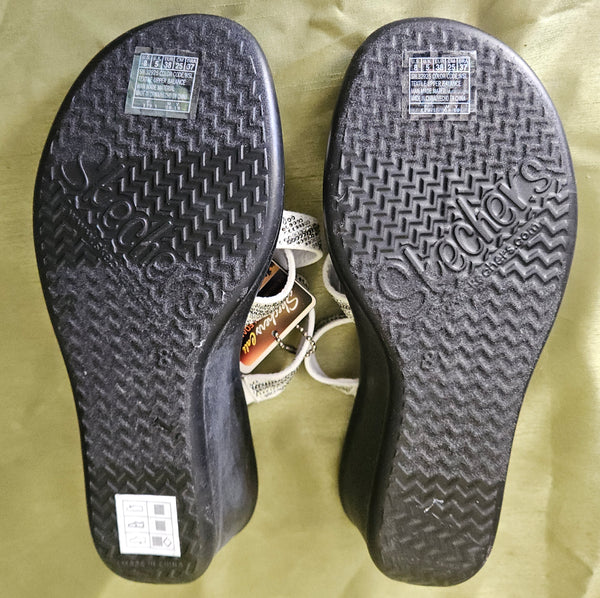 Brand New Size 8 SKECHERS CALI Memory Foam White & Silver Sandals