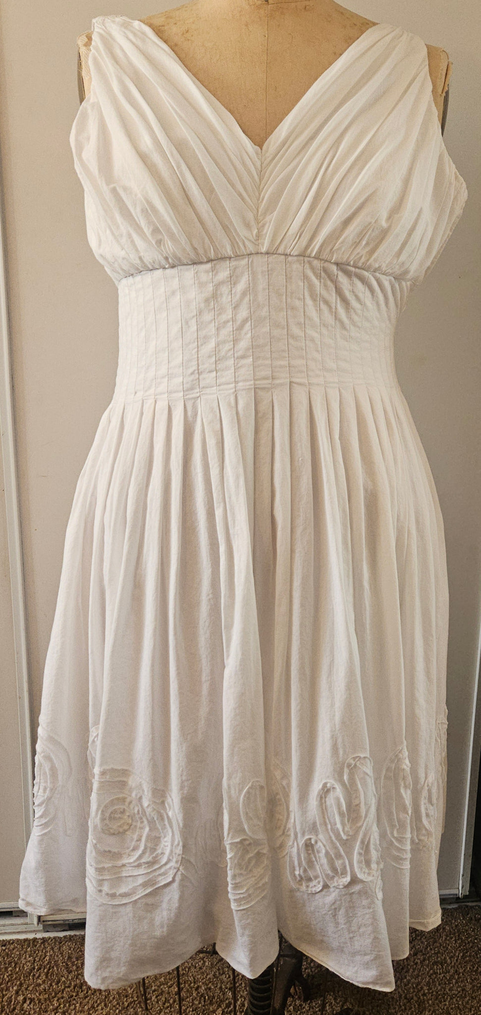 Size 12 SUZI CHIN for Maggy Boutique White Silk Rosette Dress